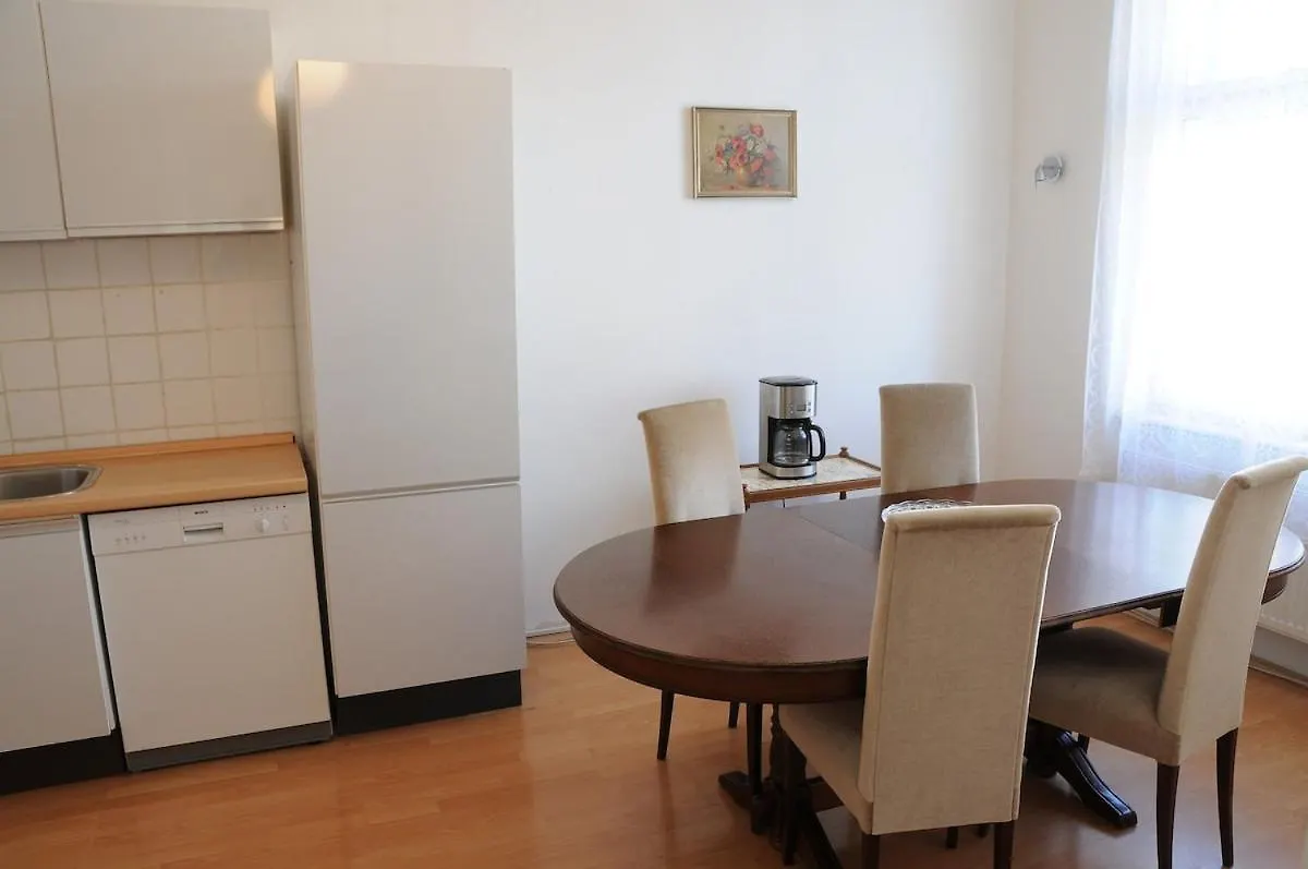 Large Apartment Sleeps Up To 10 M4A Praga