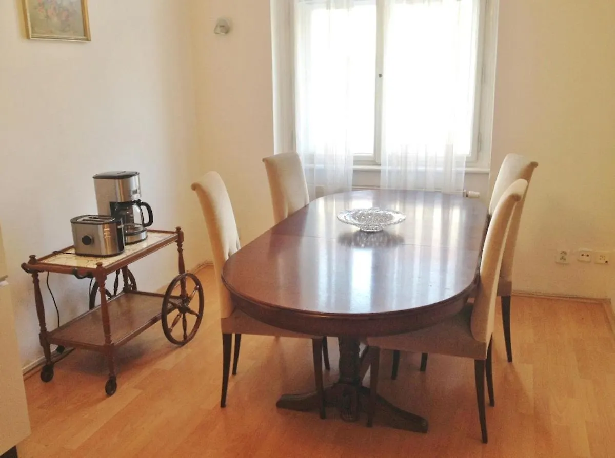 Large Apartment Sleeps Up To 10 M4A Praga