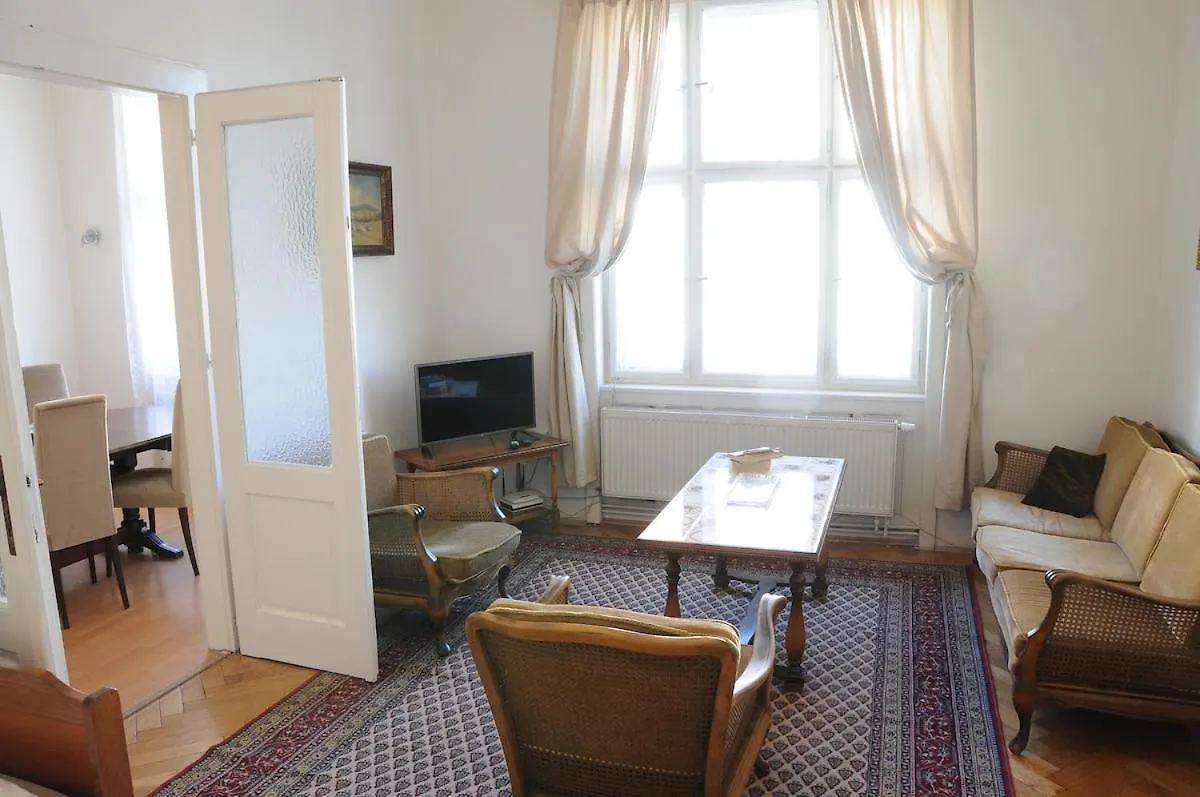 Large Apartment Sleeps Up To 10 M4A Praga 0*,