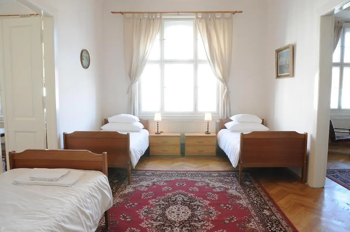 Large Apartment Sleeps Up To 10 M4A Praga
