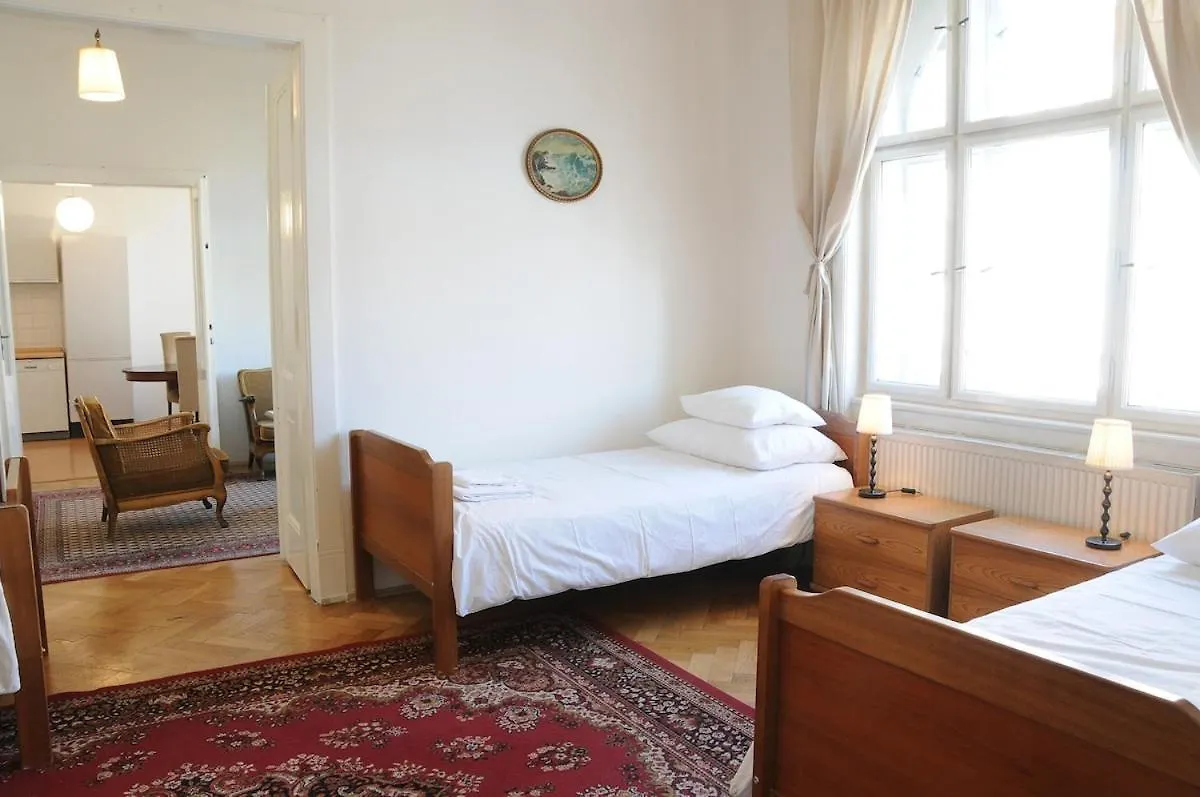 Large Apartment Sleeps Up To 10 M4A Praga